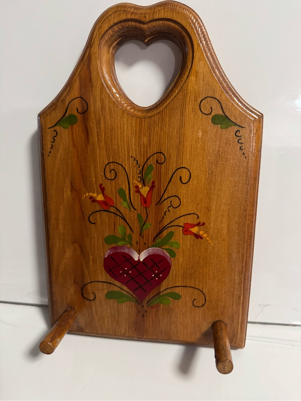 Hand-Painted Wooden Heart Wall Rack - Brown with Red Accent